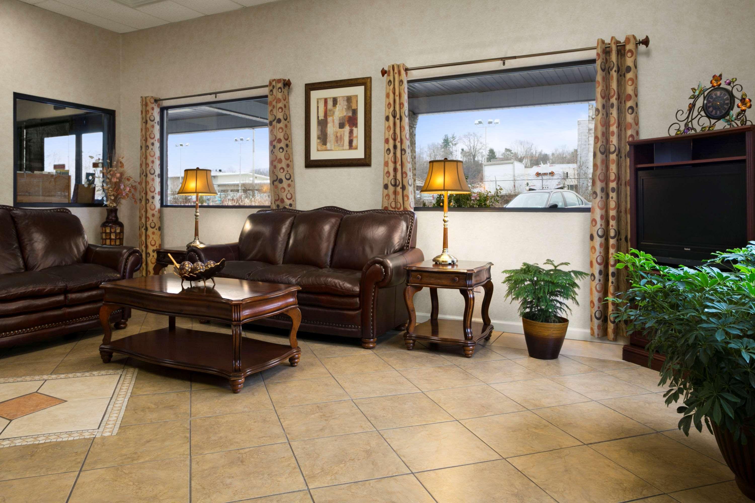 Days Inn By Wyndham Huntington Pea Ridge Exterior photo