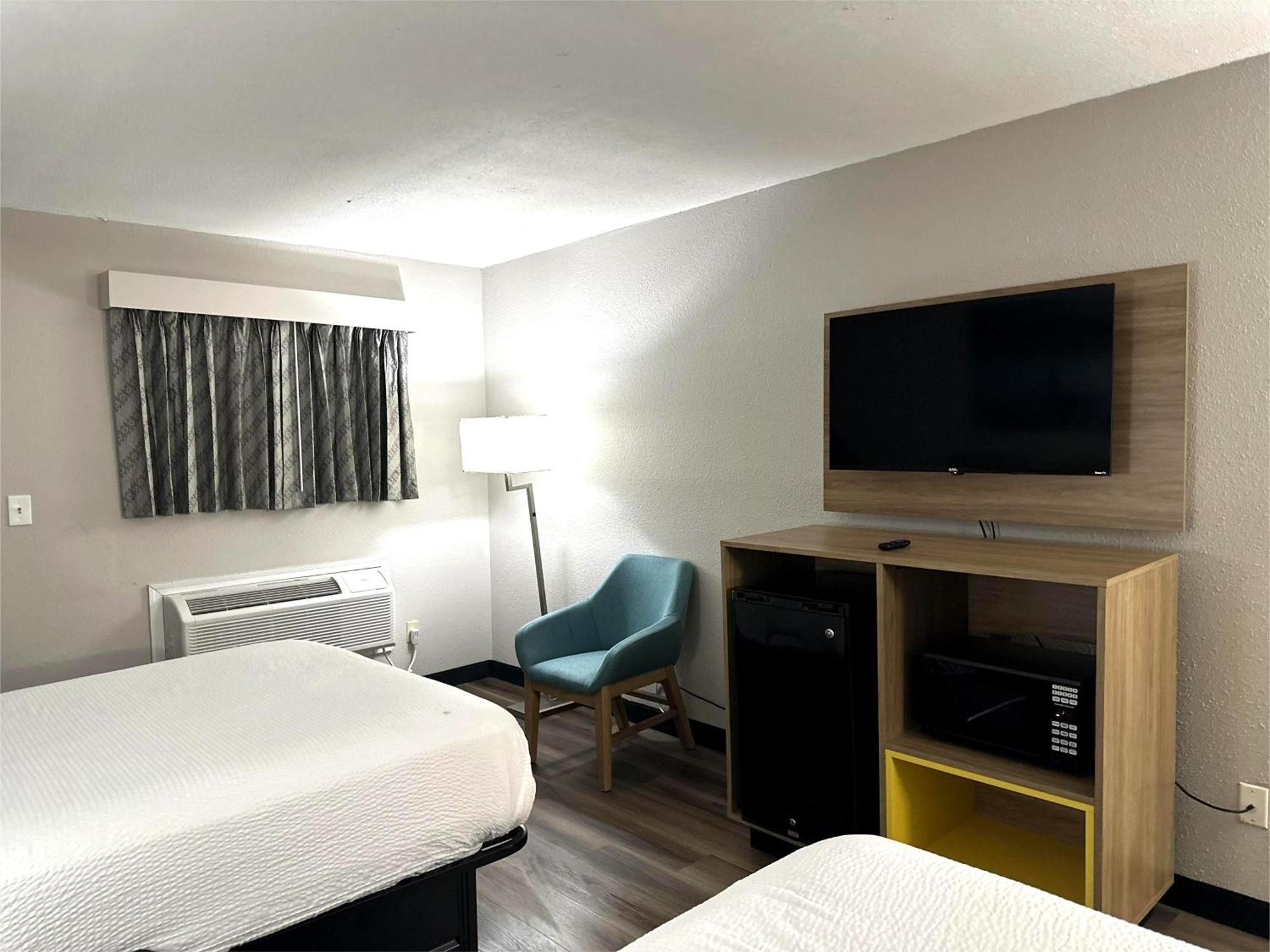 Days Inn By Wyndham Huntington Pea Ridge Exterior photo