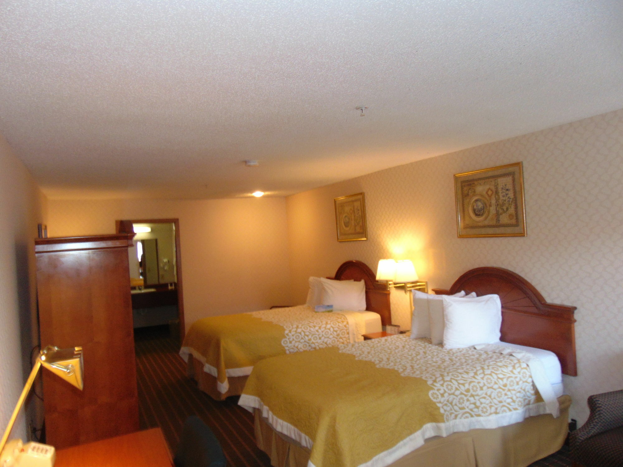 Days Inn By Wyndham Huntington Pea Ridge Exterior photo