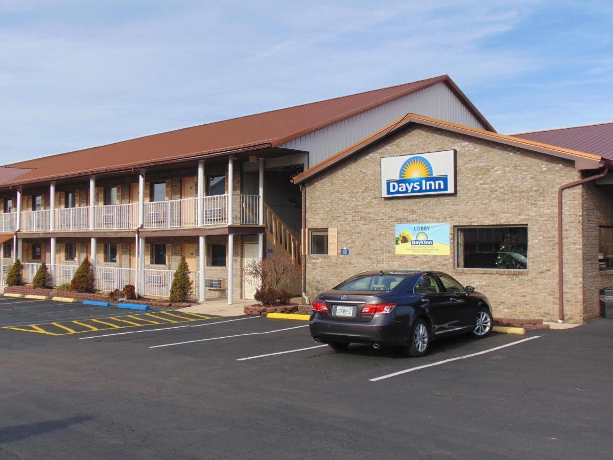 Days Inn By Wyndham Huntington Pea Ridge Exterior photo
